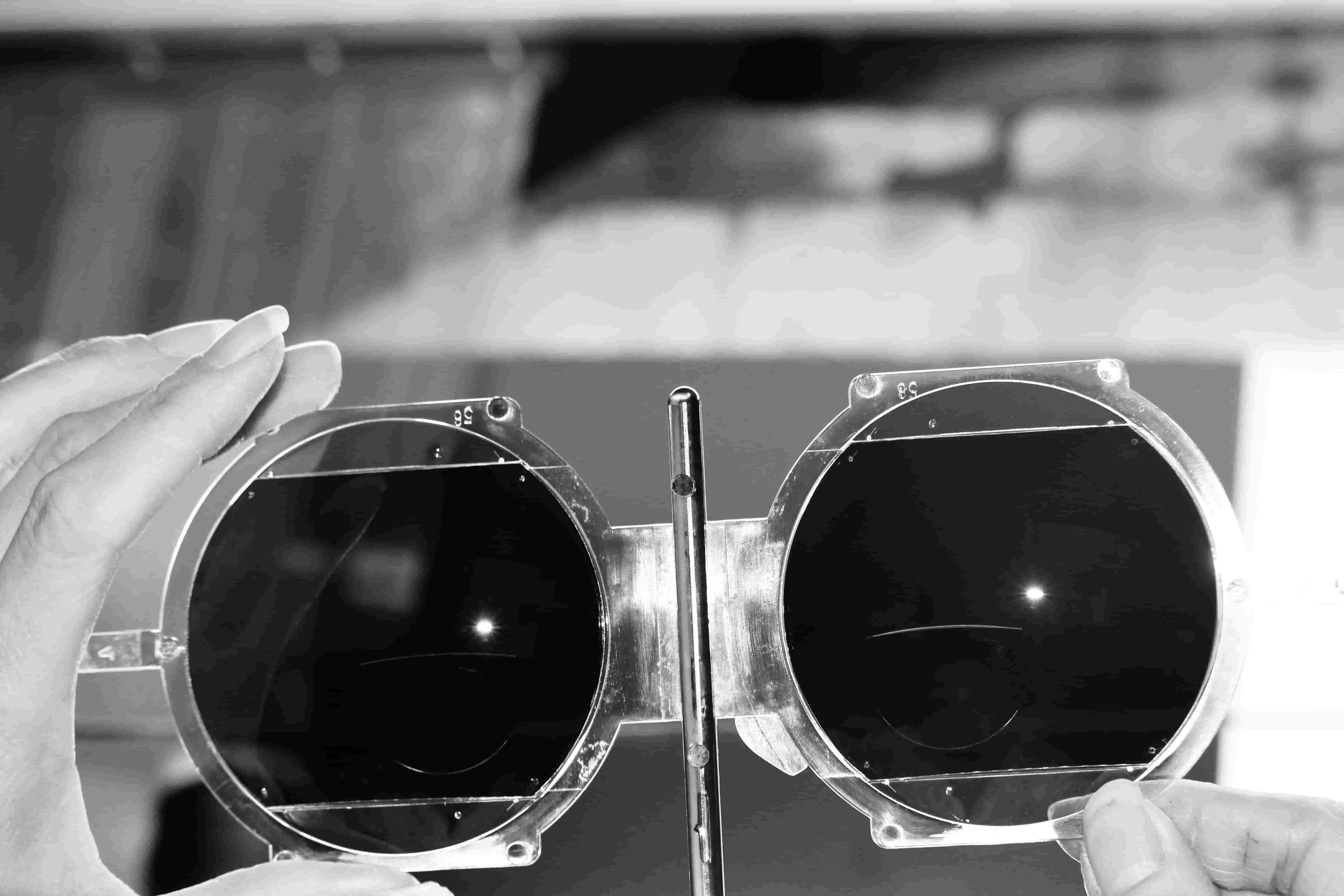 High Precision injecton for polarized and plano lenses (1)